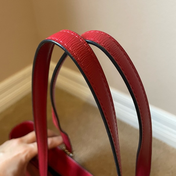 DKNY Bryant Red Zippered Tote Bag Like New - Picture 3 of 11
